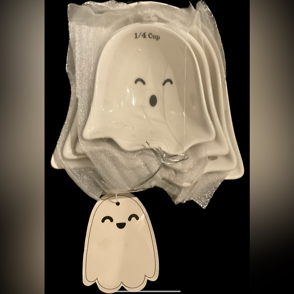 Ghost measuring cups